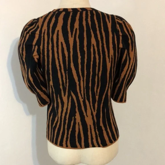 LucyParis animal print sweater size large. - Picture 5 of 9